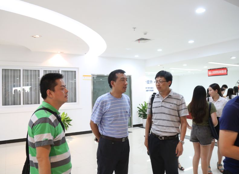 学生处处长张明志现场指导